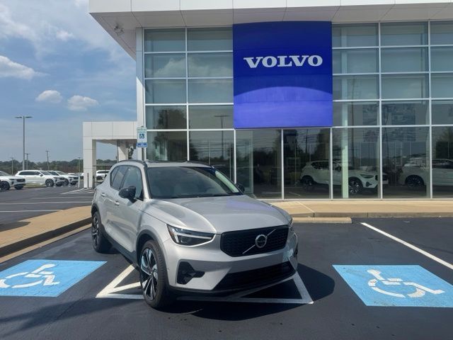 Used 2025 Volvo XC40 B5 Ultra Dark Theme