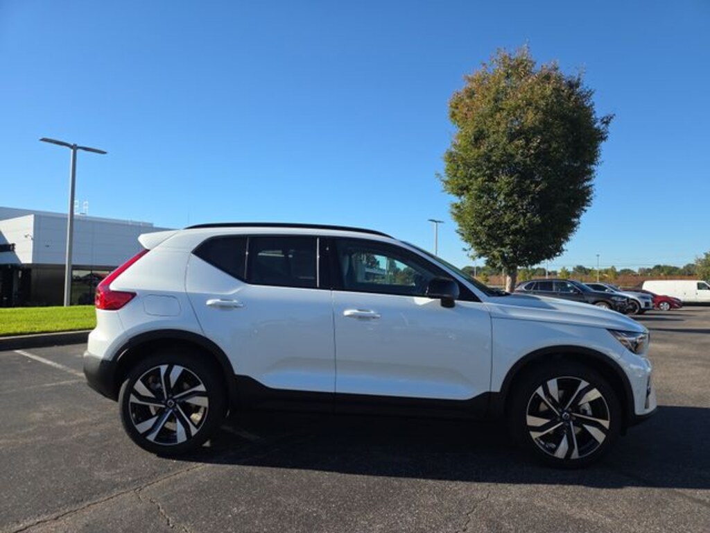 New 2026 Volvo XC40 B4 Plus SUV
