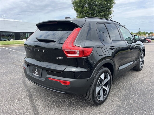 2025 Volvo XC40 Plus photo 2
