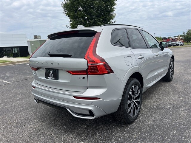 2025 Volvo XC60 B5 Core photo 3
