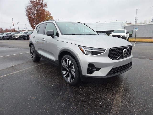 2025 Volvo XC40 Plus's photo