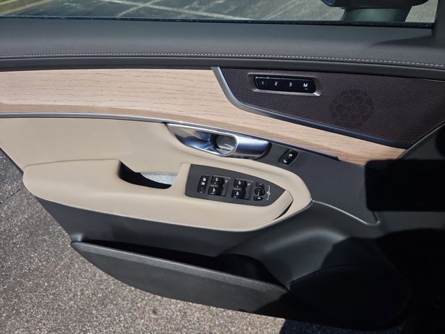 2026 Volvo XC90 Plus - Photo 13