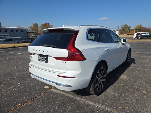 2023 Volvo XC60 B5 Ultimate photo 3