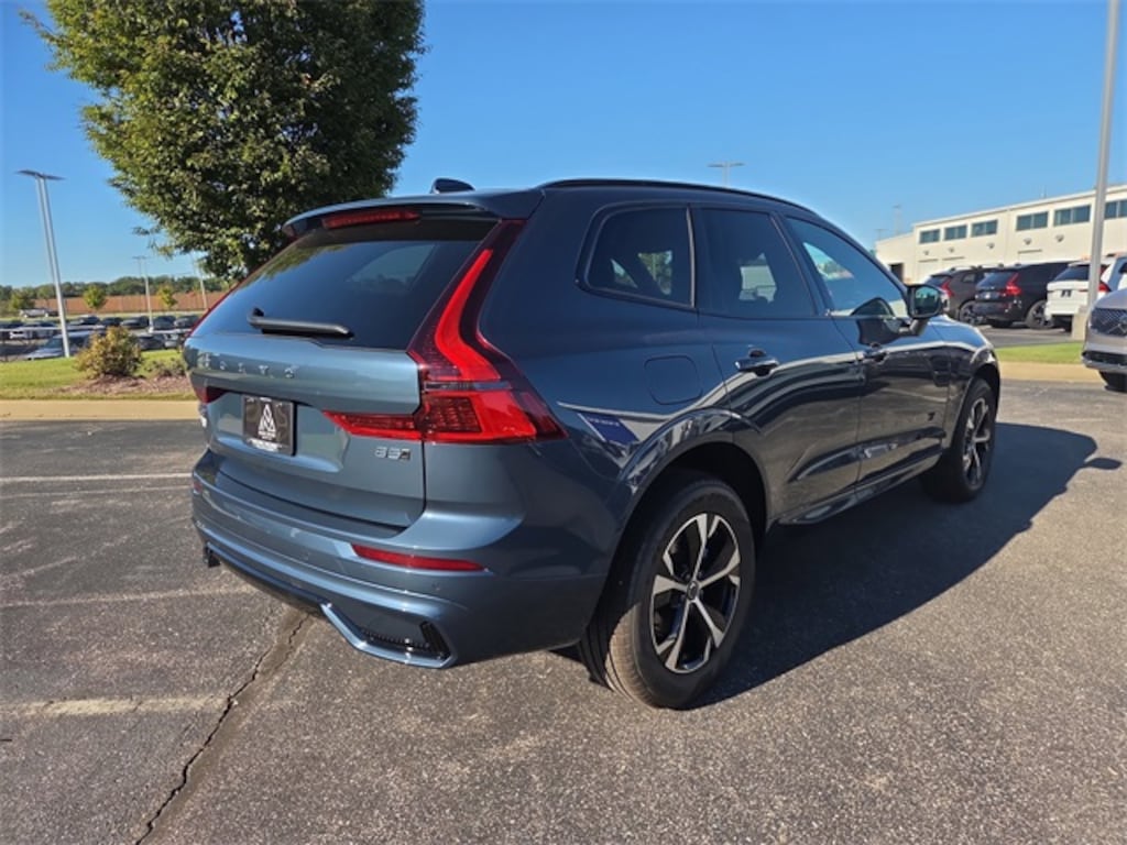 New 2026 Volvo XC60 B5 Core SUV