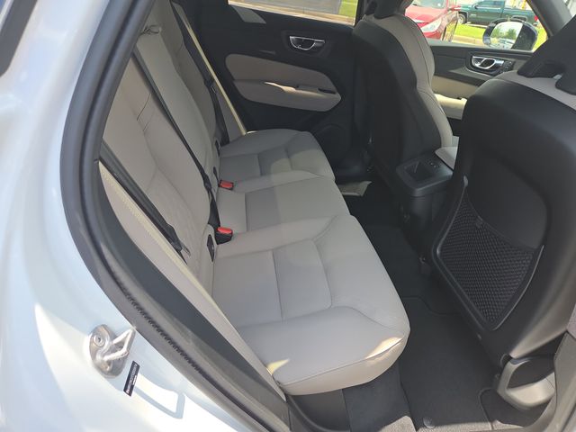 2026 Volvo XC60 Plus - Photo 17