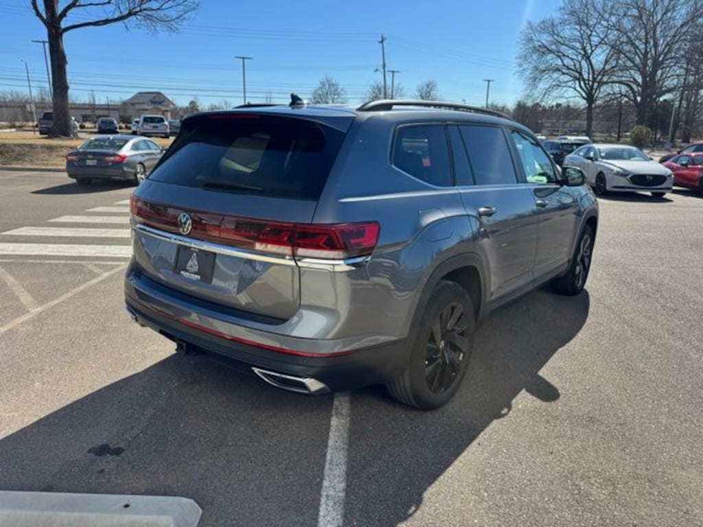Used 2024 Volkswagen Atlas 2.0T SE w/Technology SUV