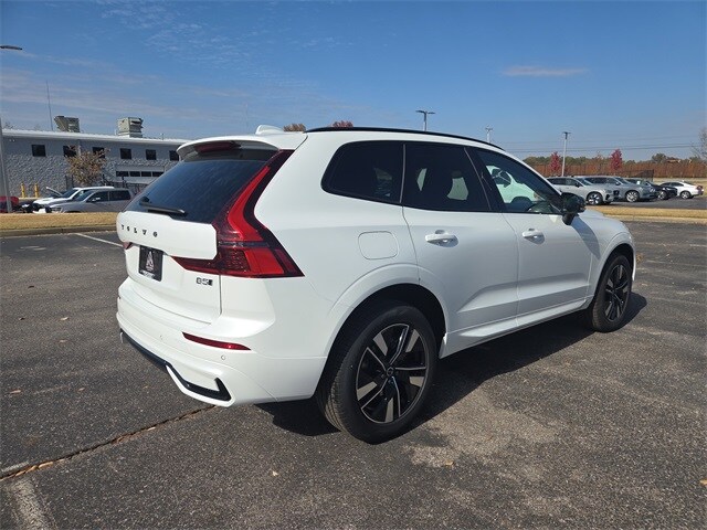 2026 Volvo XC60 B5 Core photo 3