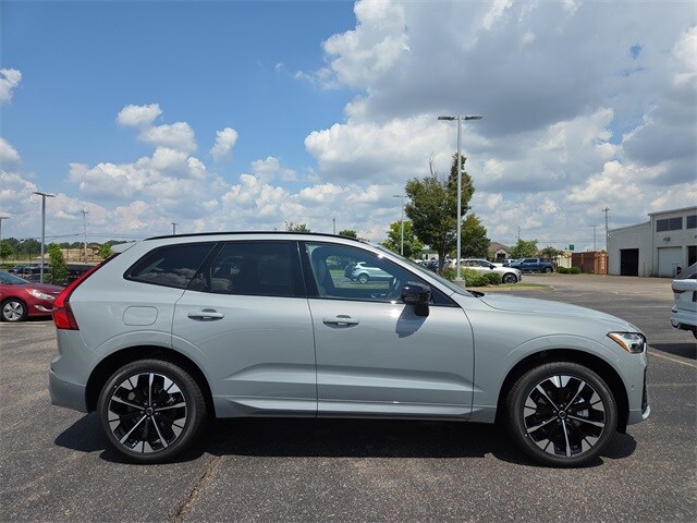 2026 Volvo XC60 B5 Plus photo 2