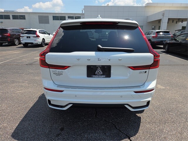 2026 Volvo XC60 B5 Plus photo 4