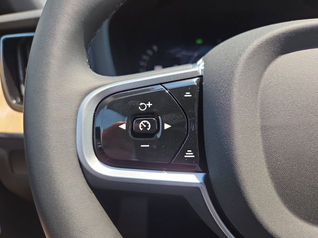 2026 Volvo XC60 Plus - Photo 22