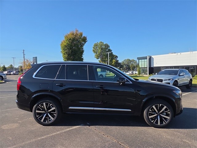 2026 Volvo XC90 B5 Core photo 2