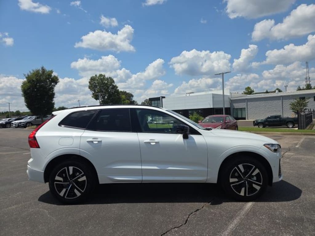 New 2026 Volvo XC60 B5 Plus SUV