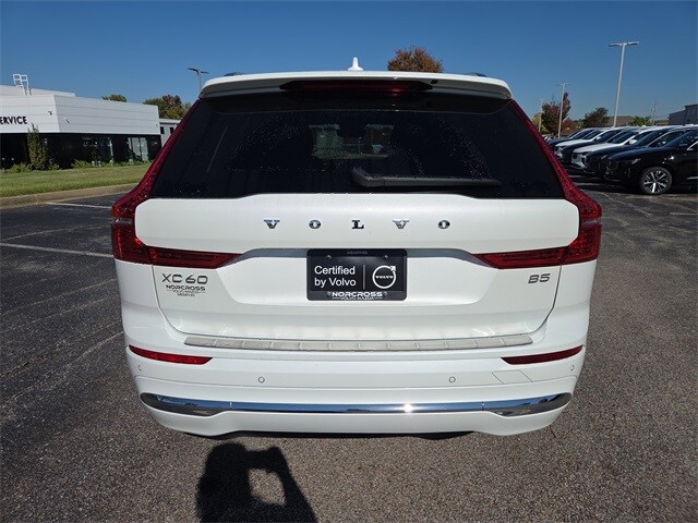 2023 Volvo XC60 B5 Plus photo 2