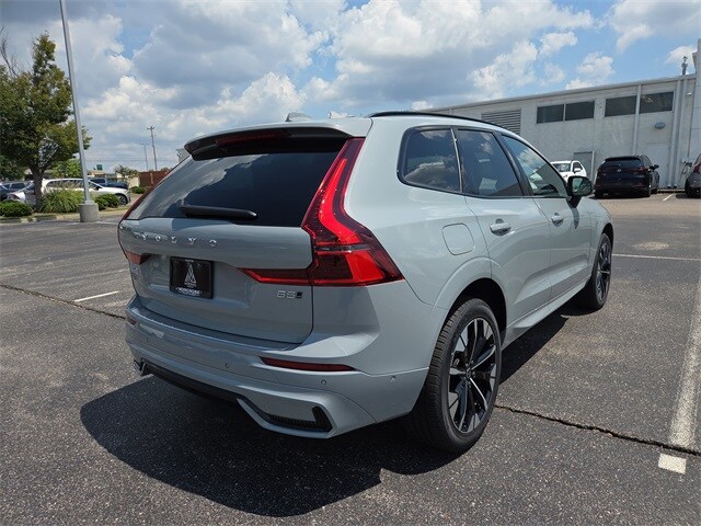 2026 Volvo XC60 B5 Plus photo 3