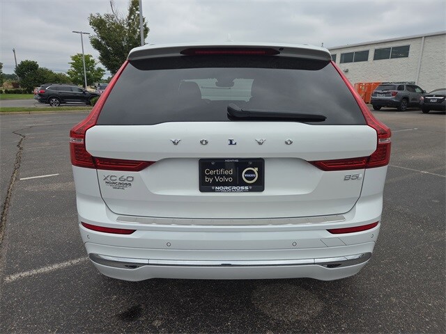 2023 Volvo XC60 B5 Ultimate photo 4