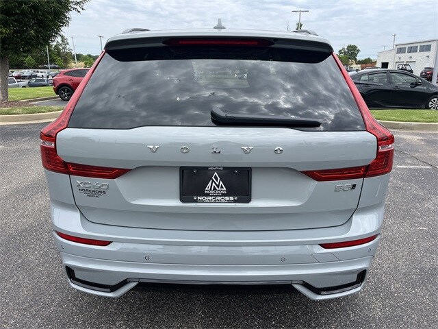 2025 Volvo XC60 B5 Core photo 4