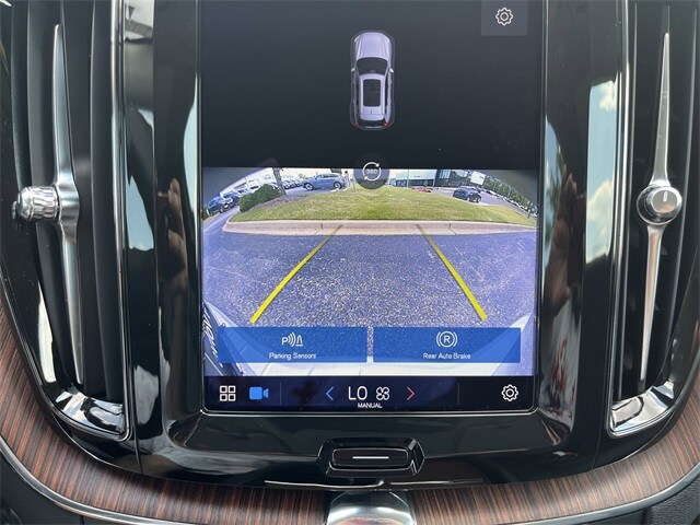 2023 Volvo XC60 B5 Plus photo 3