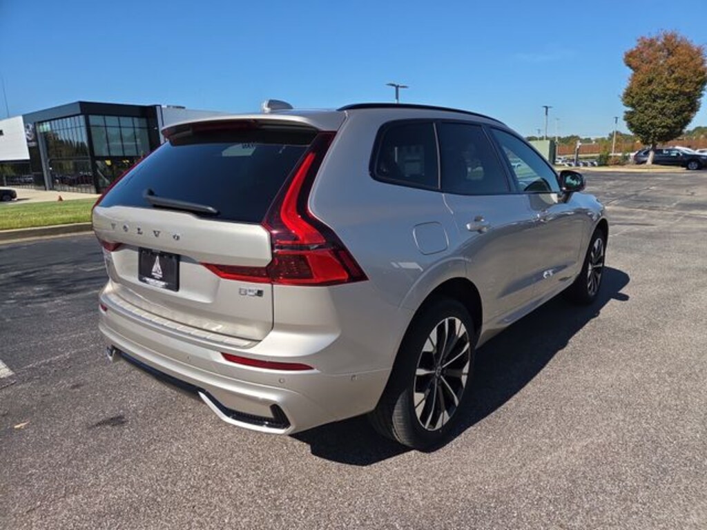 New 2026 Volvo XC60 B5 Plus SUV
