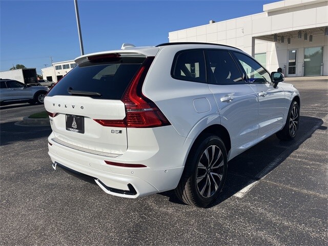 2025 Volvo XC60 B5 Plus photo 3
