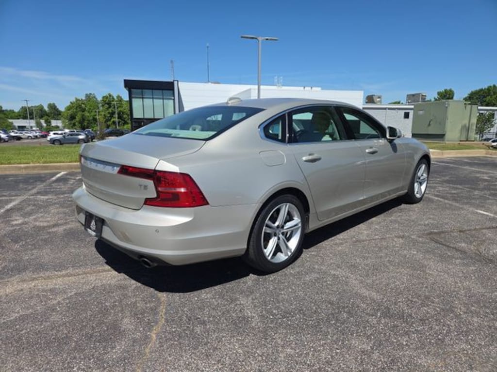 Used 2018 Volvo S90 T5 FWD Momentum Sedan
