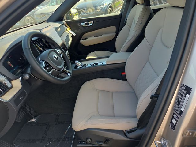 2026 Volvo XC60 Plus - Photo 10
