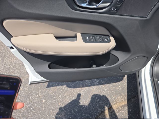2026 Volvo XC60 Plus - Photo 12