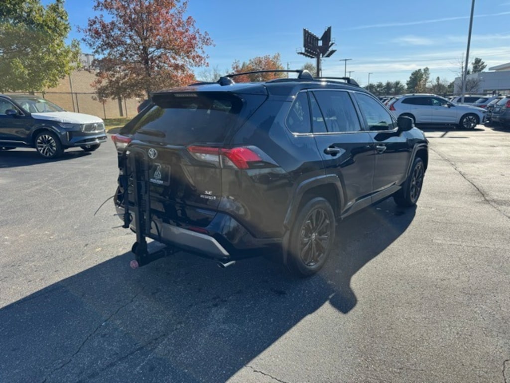 Used 2022 Toyota RAV4 Hybrid SE SUV