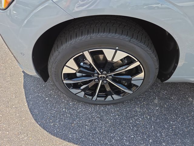 2026 Volvo XC60 Plus - Photo 9