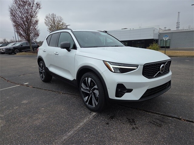 2026 Volvo XC40 Plus's photo
