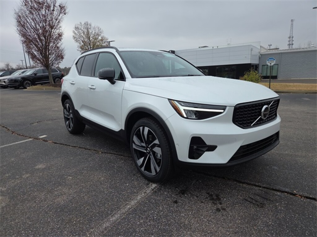 New 2026 Volvo XC40 B4 Plus SUV