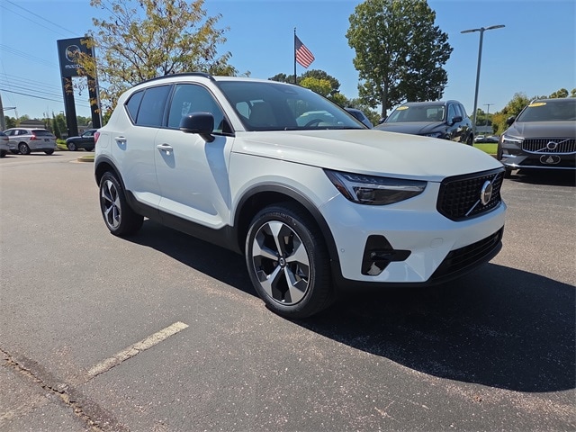 2026 Volvo XC40 SUV 