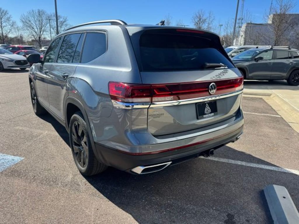 Used 2024 Volkswagen Atlas 2.0T SE w/Technology SUV