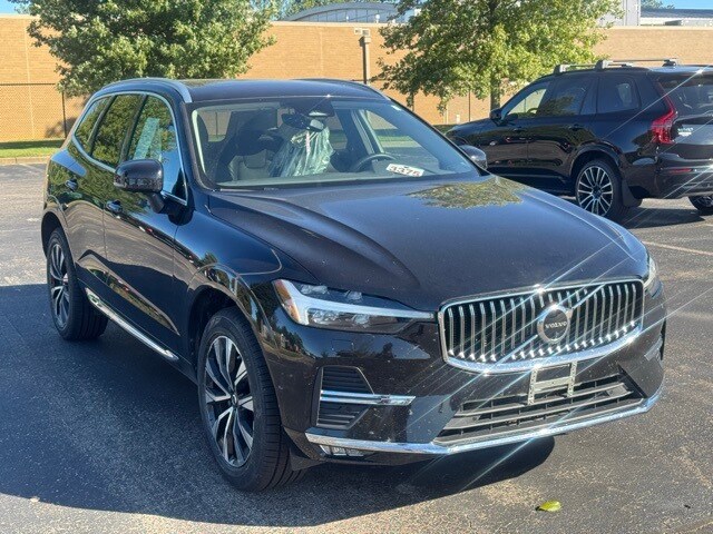 2023 Volvo XC60 B5 Plus photo 2