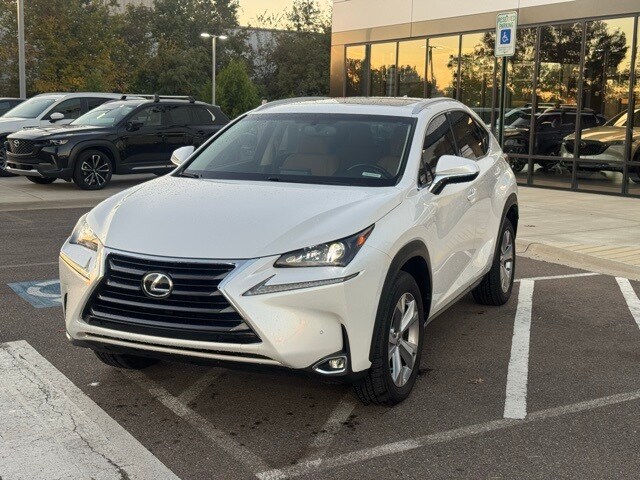 2017 Lexus NX 200t Luxury photo 3