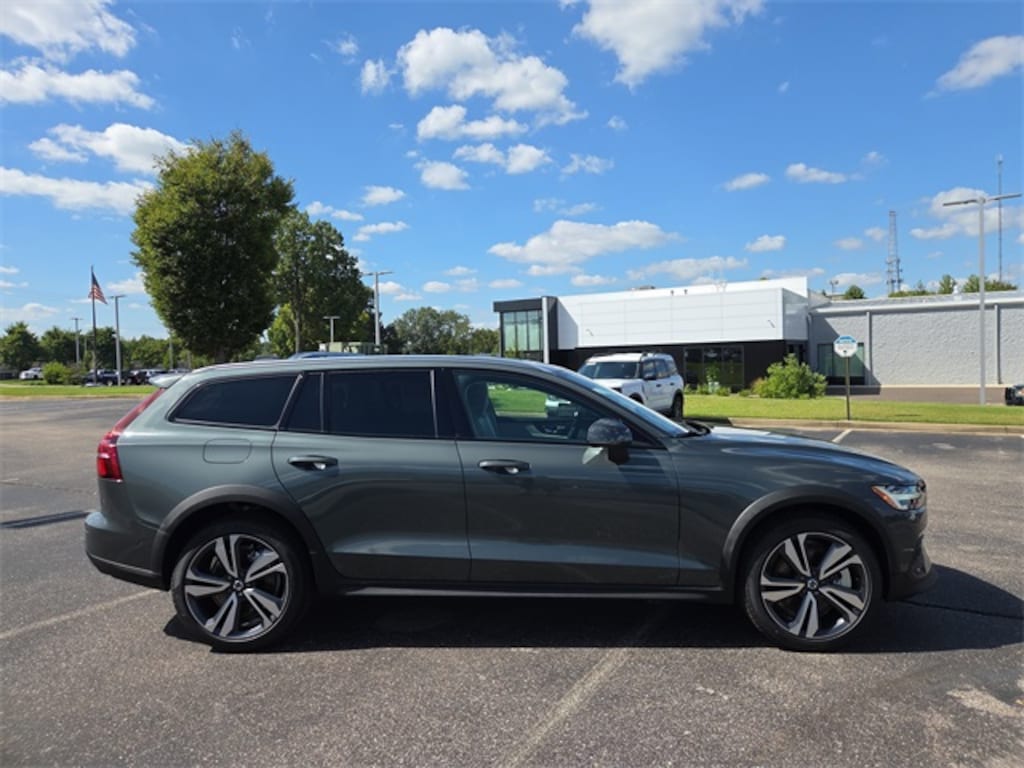 New 2026 Volvo V60 Cross Country B5 Plus Wagon