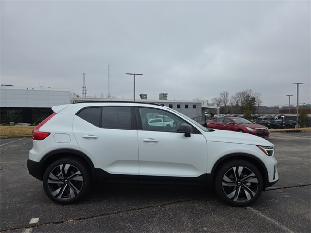 New 2026 Volvo XC40 B4 Plus SUV