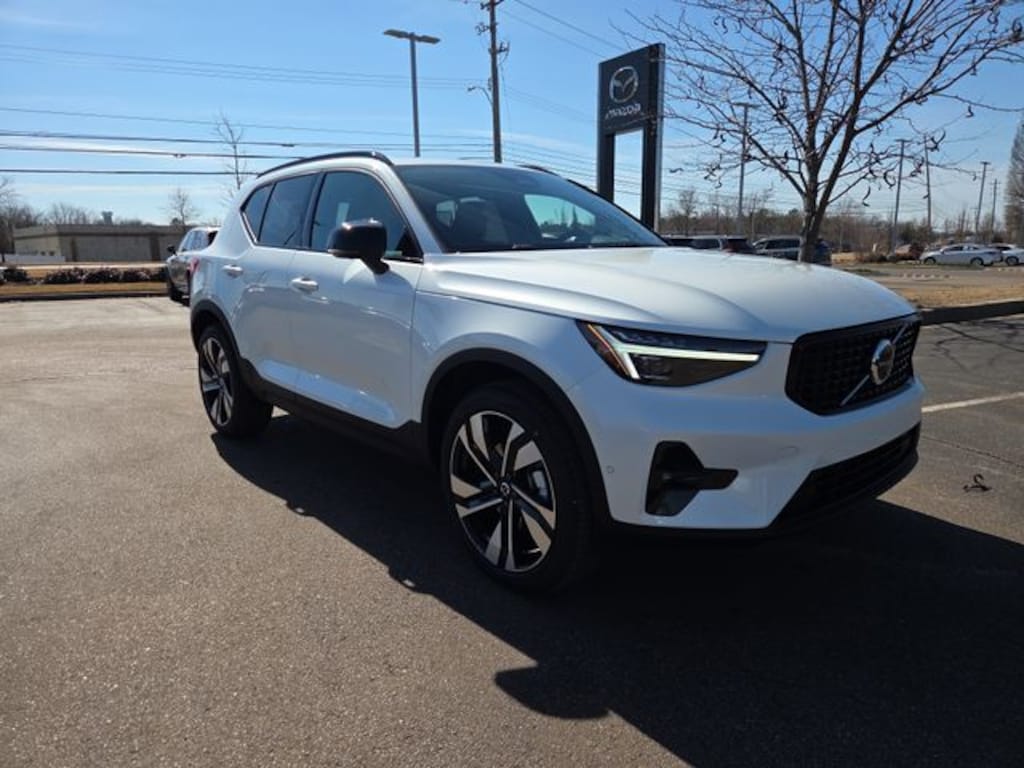 New 2026 Volvo XC40 B5 Ultra SUV