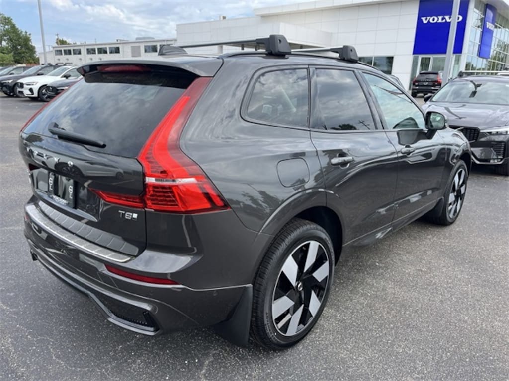 Used 2025 Volvo XC60 plug-in hybrid T8 Plus SUV