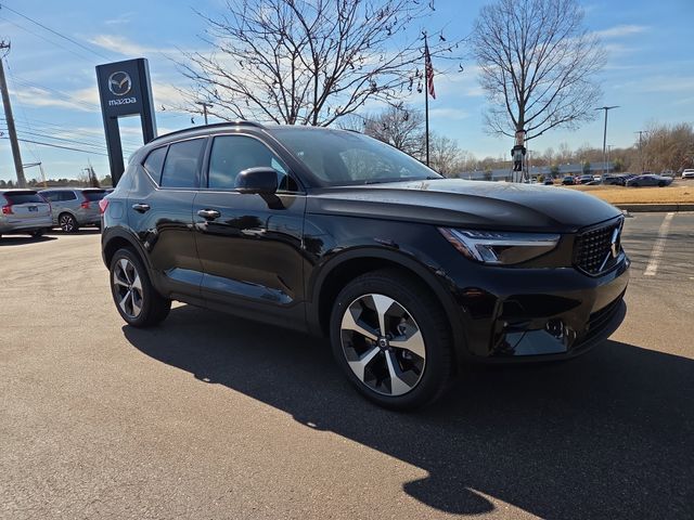 2026 Volvo XC40 SUV 