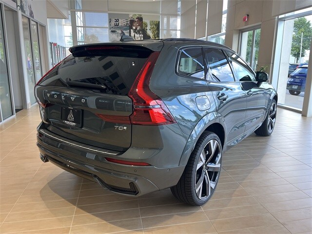 2026 Volvo XC60 Hybrid T8 photo 3