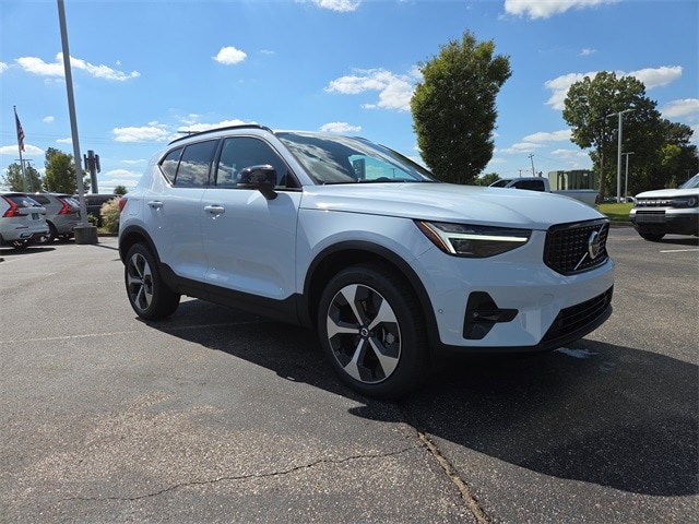 2026 Volvo XC40 SUV 