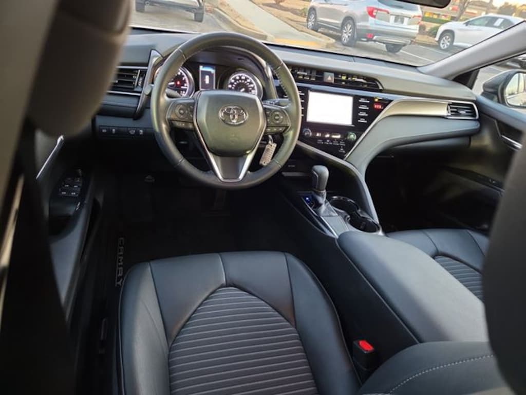 Used 2019 Toyota Camry SE Sedan