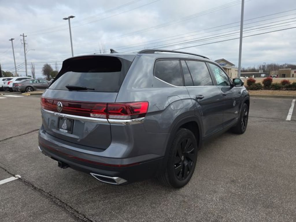 Used 2024 Volkswagen Atlas 2.0T SE w/Technology SUV