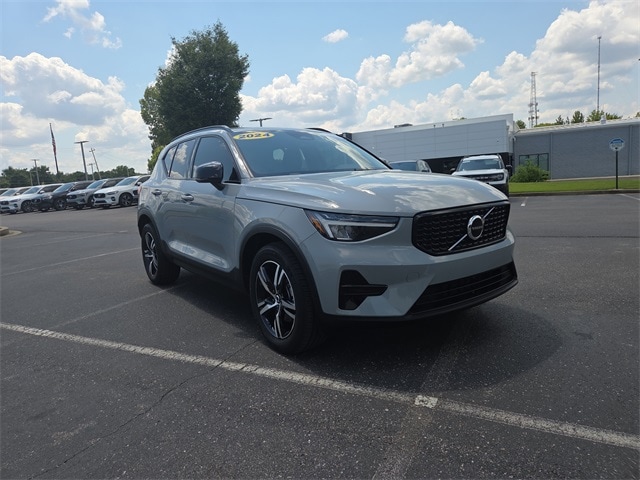 2024 Volvo XC40 SUV 