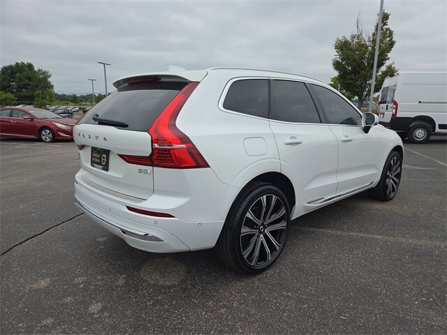 2023 Volvo XC60 B5 Ultimate photo 3