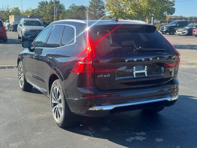 2023 Volvo XC60 B5 Plus photo 3