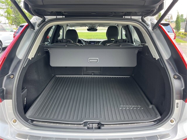 2023 Volvo XC60 B5 Plus photo 4