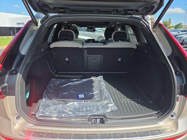 2026 Volvo XC60 Plus - Photo 16