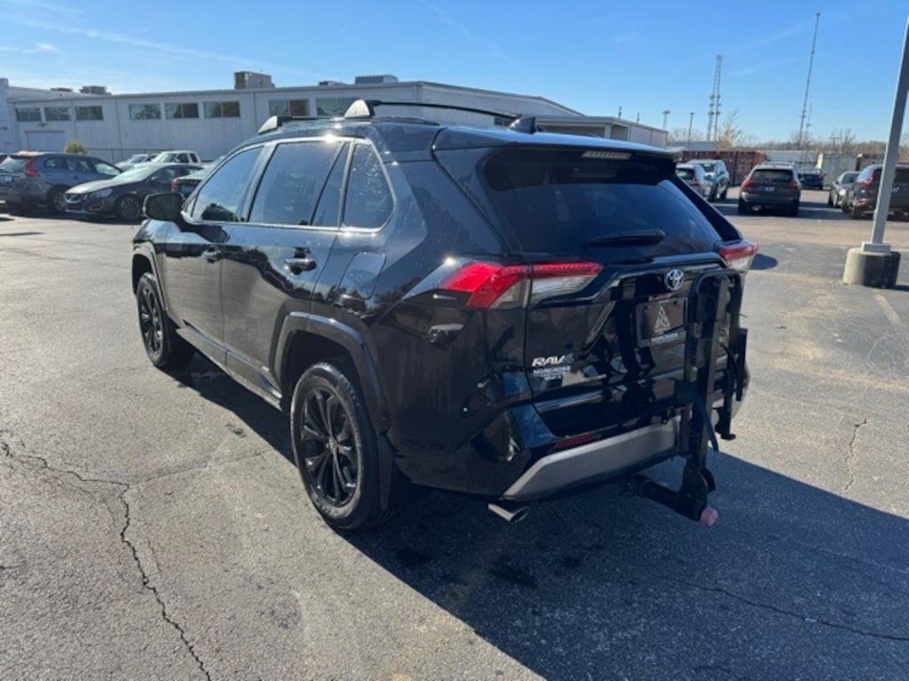 Used 2022 Toyota RAV4 Hybrid SE SUV
