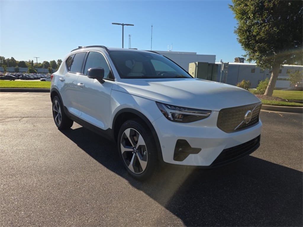 New 2026 Volvo XC40 B5 Plus SUV